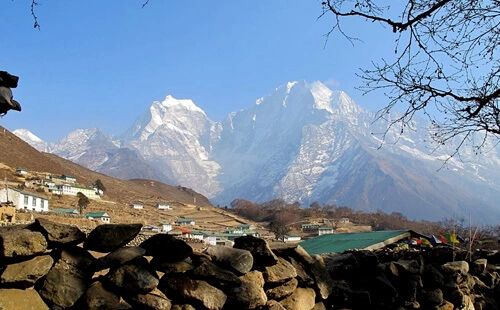 Views from Phortse on the way to cross one of the high mountain passes of the Everest region