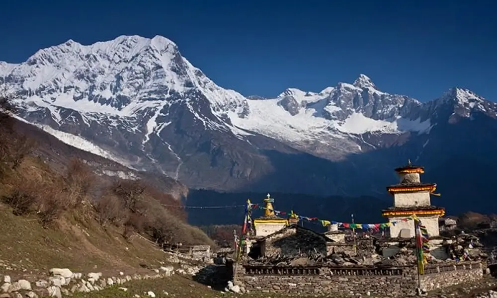 Trekking to Manaslu