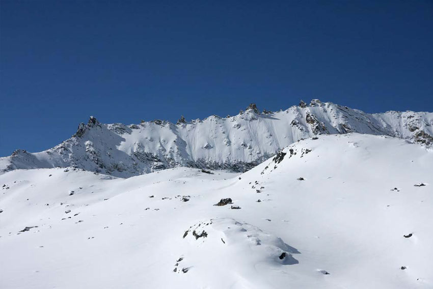 snowing at kanchenjunga base camp